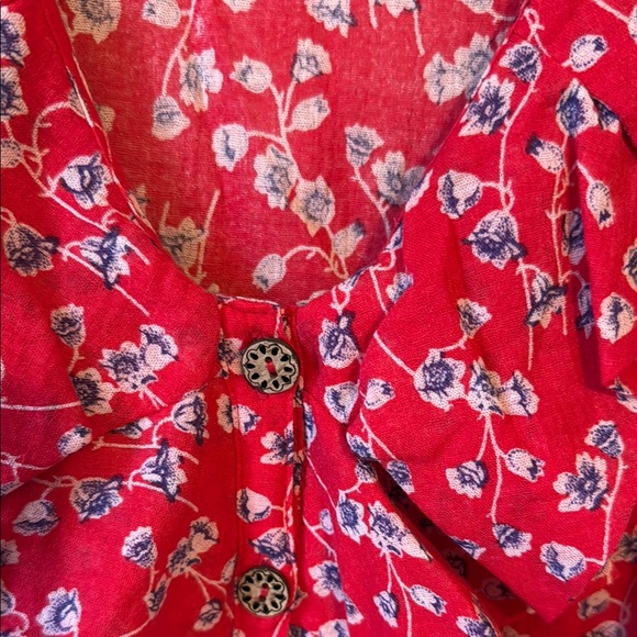 Red Ruffled Buttoned Tank Top - Picture 3 of 3